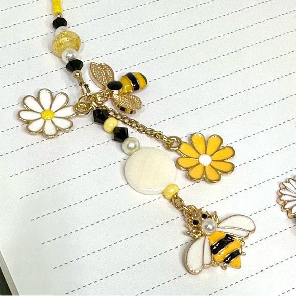 NWOT - Yellow Beaded Bee Bookmark - Picture 3 of 13